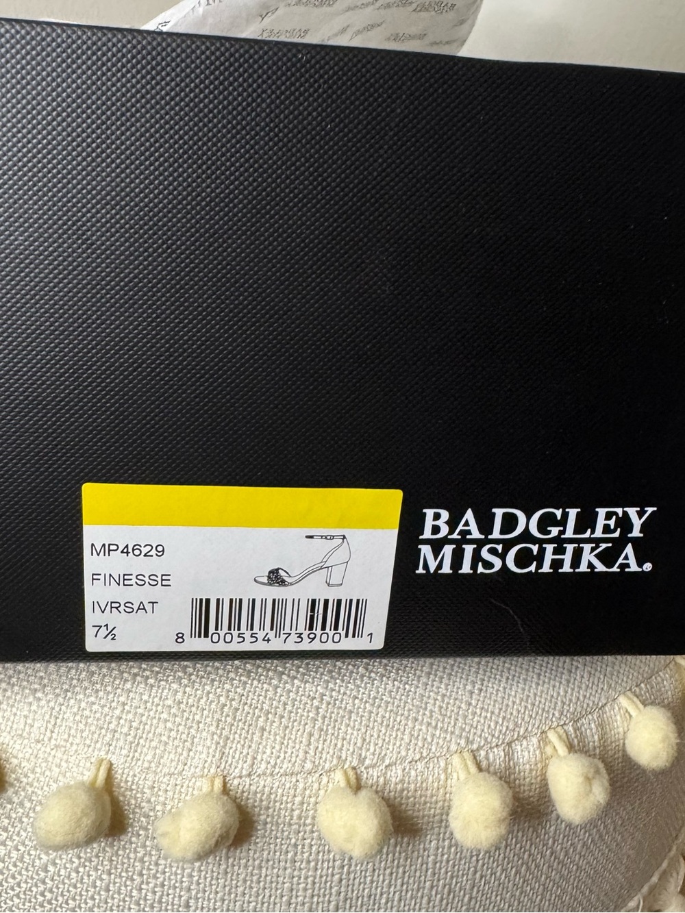 * New In Box * Badgley Mischka Finesse Satin Pumps w/ Crystals Size 7.5 - Picture 15 of 16